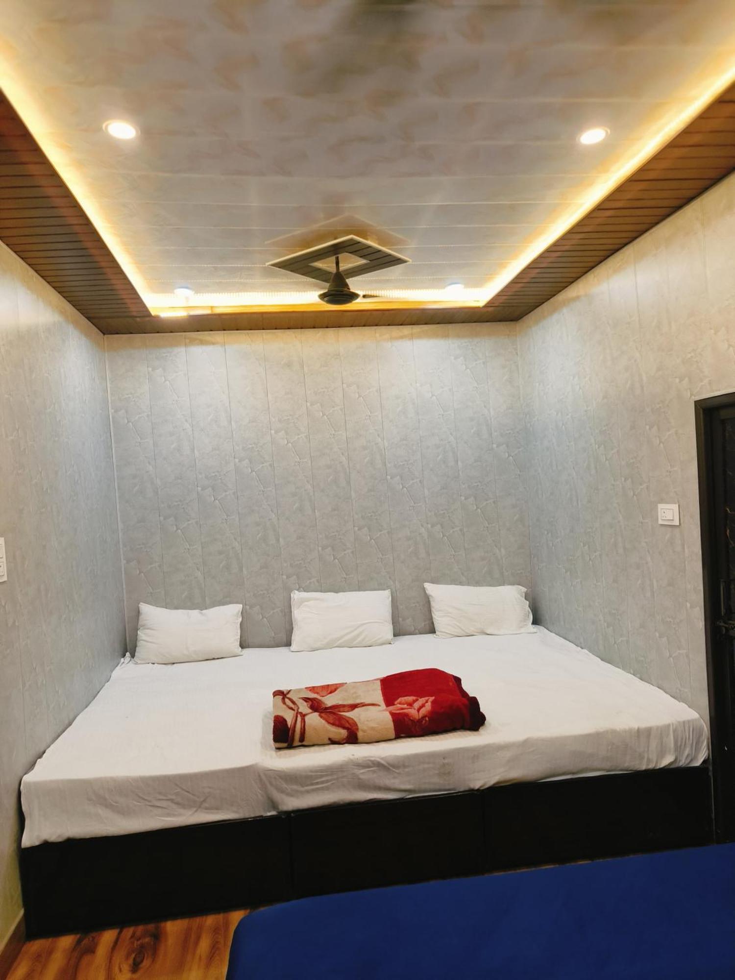 Namo Guest House Only For Indians Varanasi Exterior foto